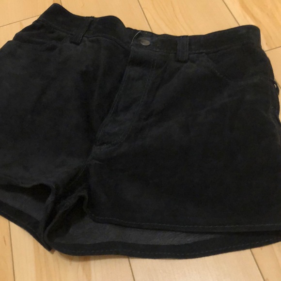 Black suede shorts - Picture 2 of 4